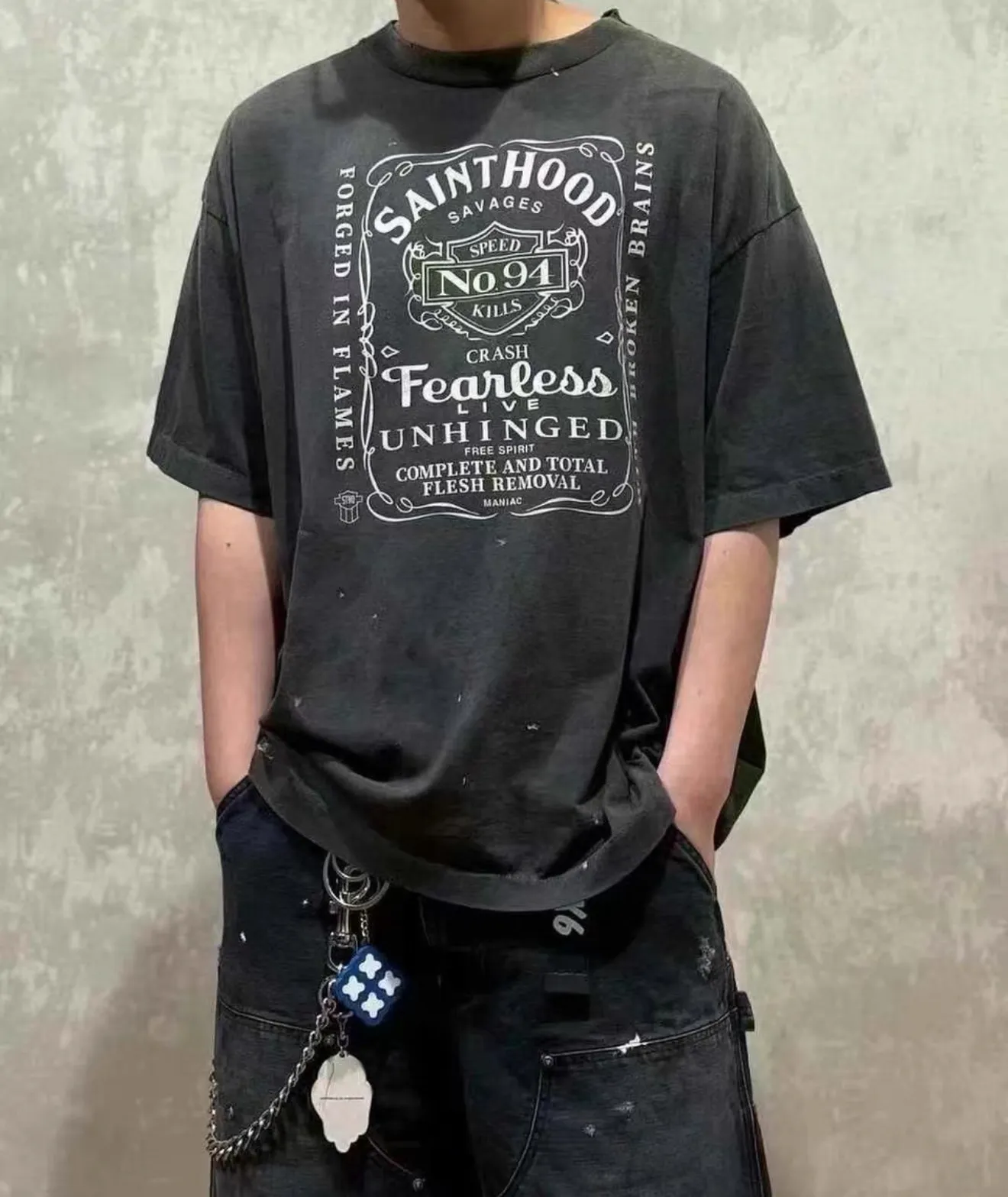 ❥8038#P140 Saint Mxxxxxx ✖️Neighborhood co-branded new model [Angel Skull Love] is made of double yarn double-ply cotton batik fabric 290 grams, comfortable and breathable to wear. Stiff silhouette, full of street feel, loose fit. Craftsmanship: semi-water slurry printing + graffiti + spray coding, batik and wash. Size: (S-M-L-XL) Color: Washed black